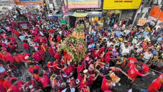बाबा गरीबनाथ धाम में महाकाल सेवा दल ने निकाली महाकाल की शाही पालकी
